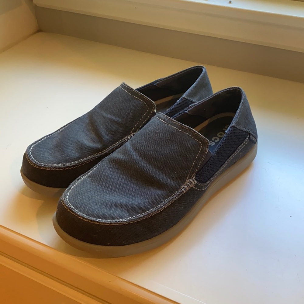 Great pair of barely used crocs slip ons.